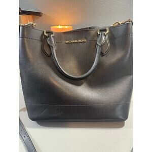 MICHAEL KORS EDEN Drawstring
Grab Bag Leather Black with gold hardware.